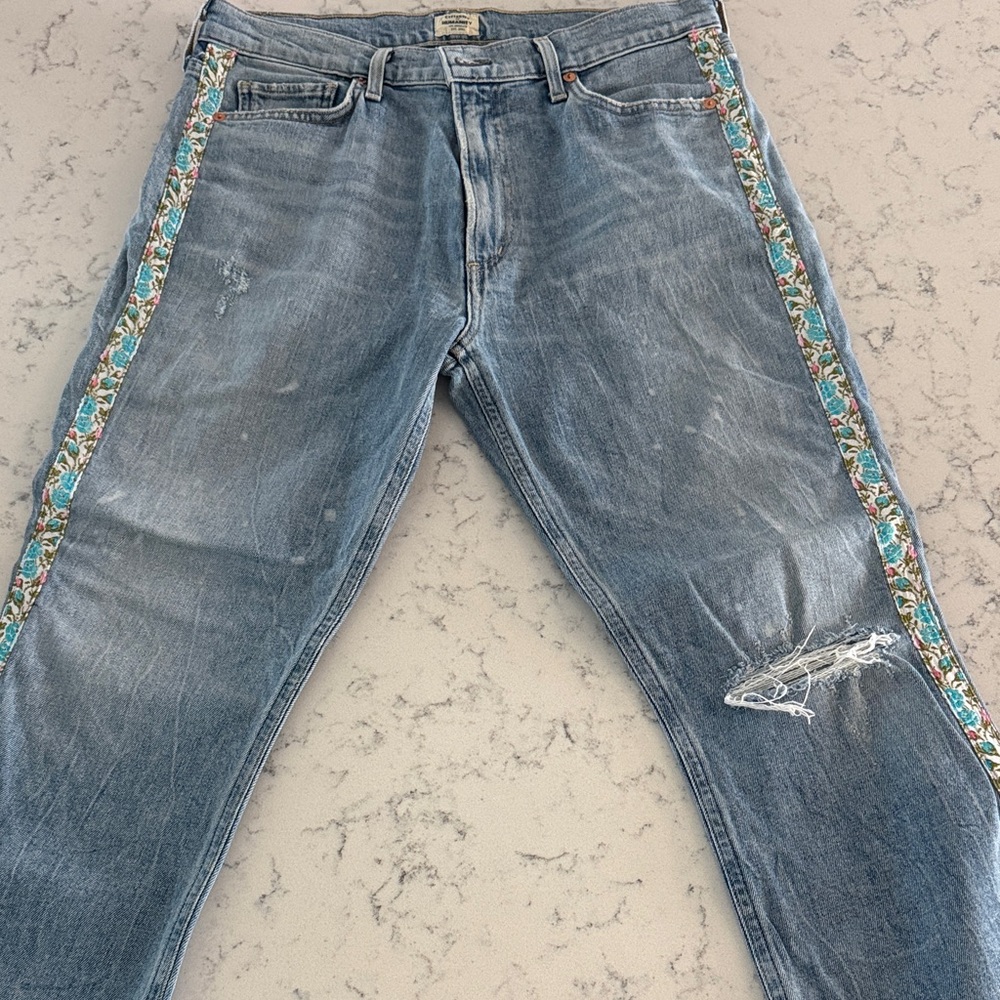 Embroidered Blue Jeans with Distressed Detail size 30 by Citizen’s of Humanity